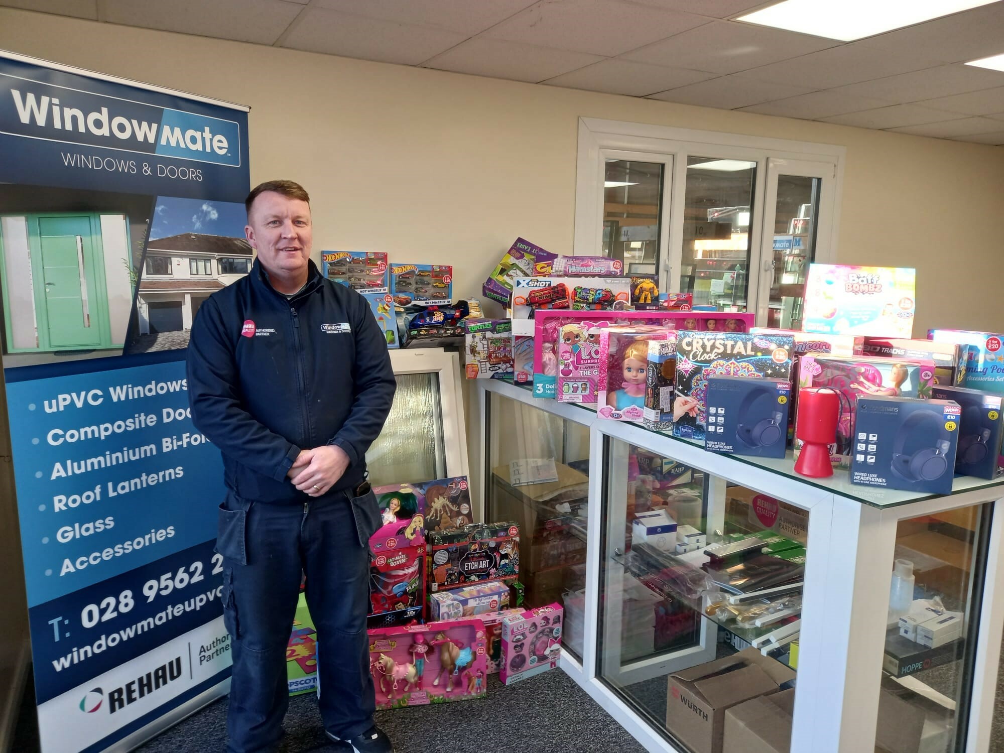 Windowmate South Belfast helps local charity at Christmas